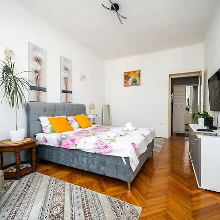 Daire Central City Studio Apartment Saraybosna