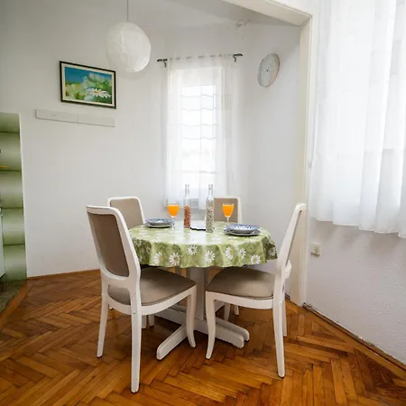 Central City Studio Apartment *