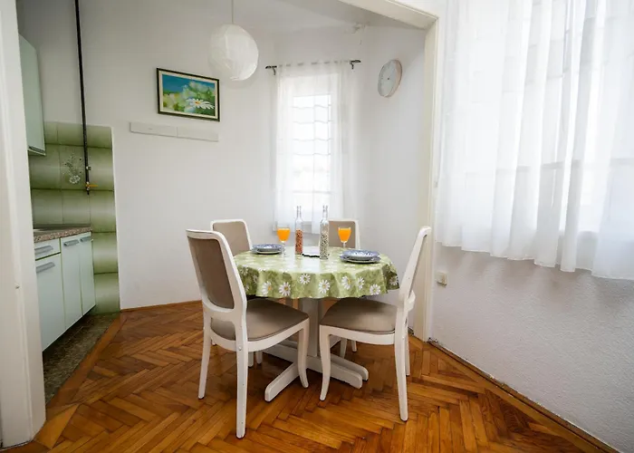 Central City Studio Apartment *